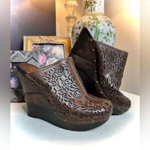 Diane Von Furstenberg Ode LaserCut Leather Wooden Wedge Clogs